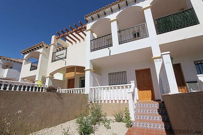 2 Bed Townhouse with Communal Pool