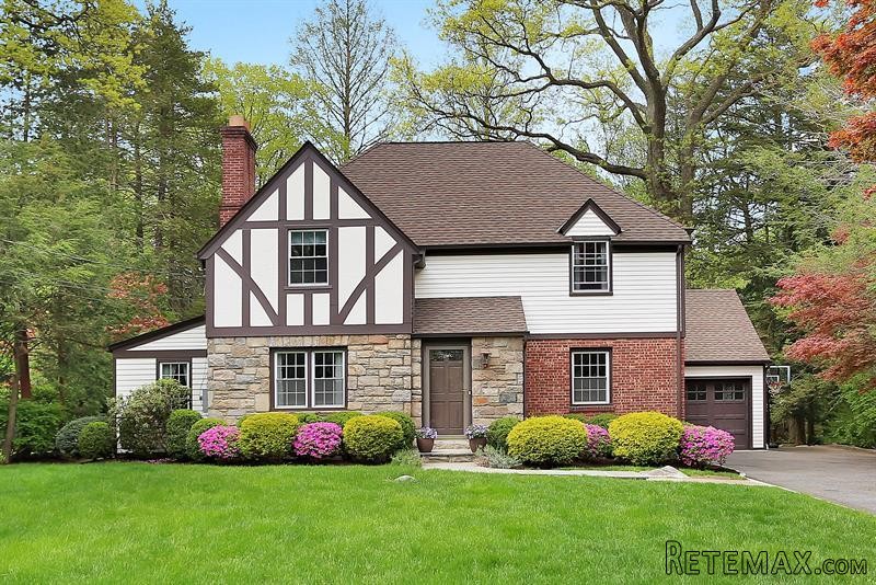 4 bedroom House For Sale: 22 Crescent..
