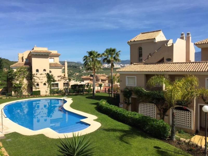 3 bedroom town house for sale