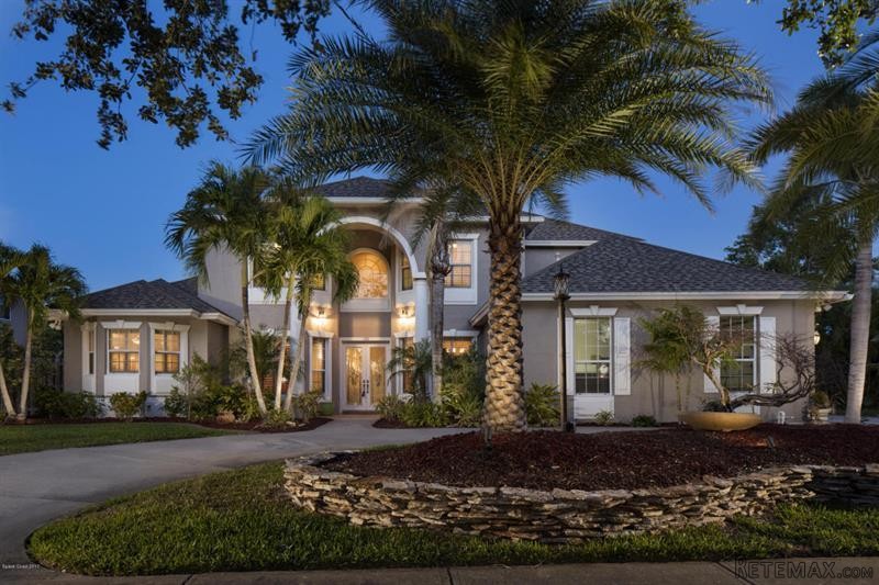 5 bedroom Detached House For Sale: 720..