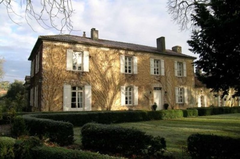 Beautifully Renovated Maison De Maitre..