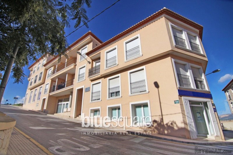 Large 4 Bedroom 2 Bathroom Apartment..