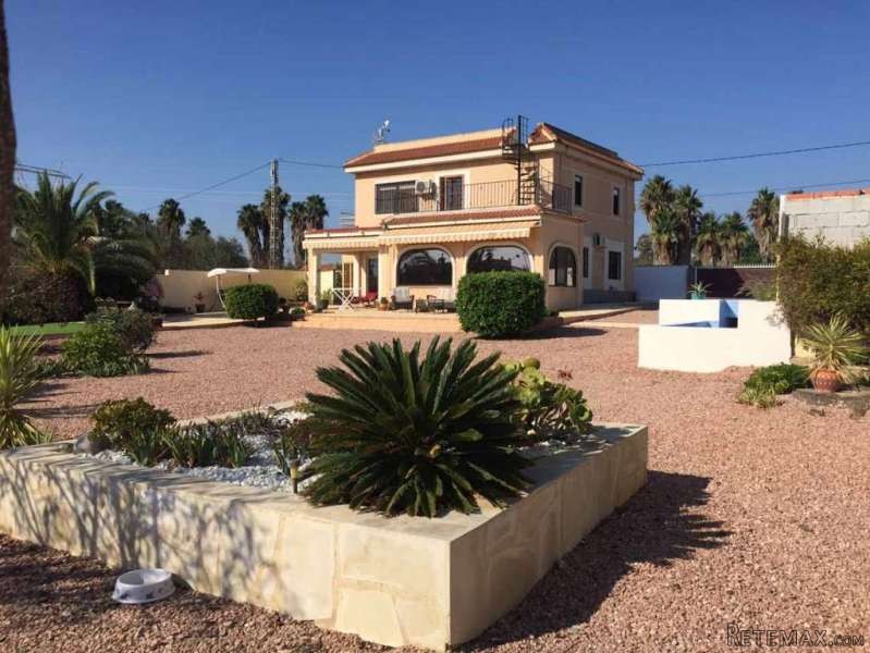 Beautiful Detached Villa In Los..
