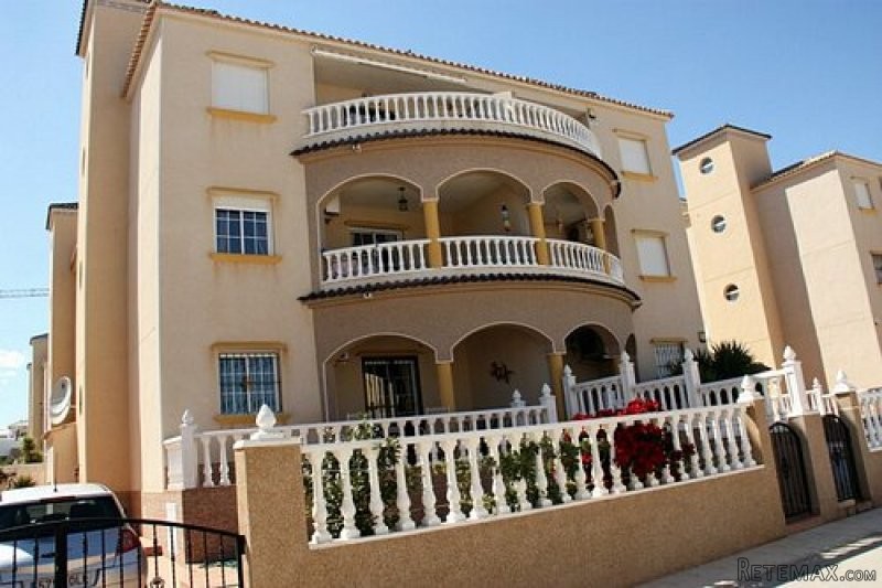 2 BED APARTMENT WITH COMMUNAL POOL AND..