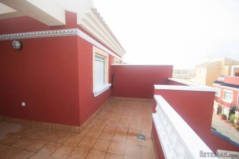 3 Bedroom 2 Bathroom Townhouse In.. - 2