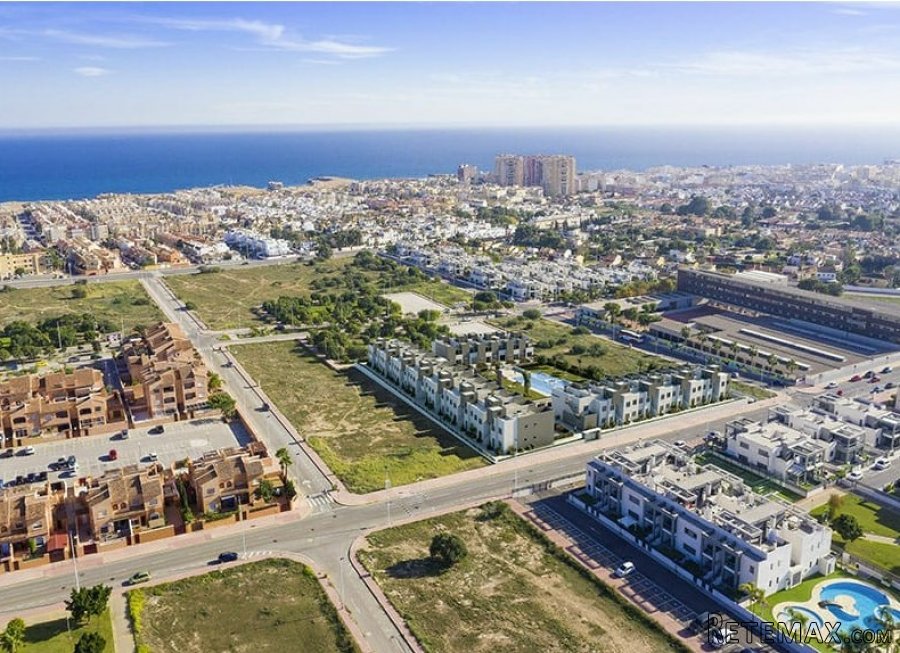 Es un complejo de 56 apartamentos adosados de 2 y 3.. - 2