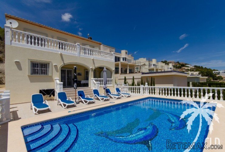 This luxury villa with heated swimming pool is located only.. - 2