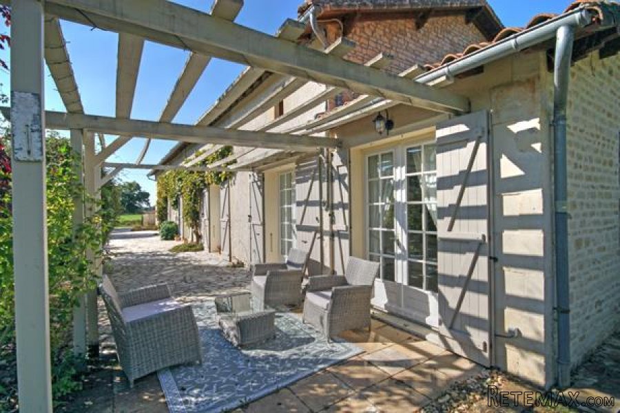 Clussais-la-Pommeraie (79) - Beautifully presented 5 bed/4bath.. - 3