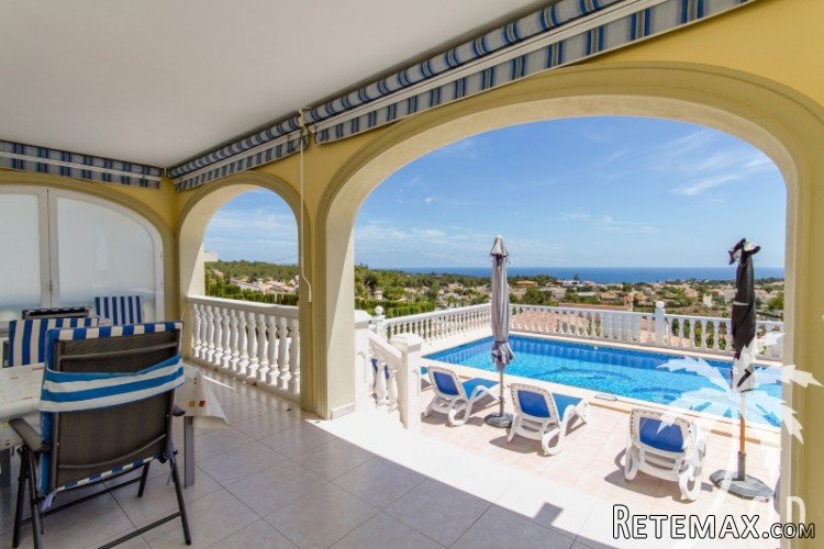 This luxury villa with heated swimming pool is located only.. - 3
