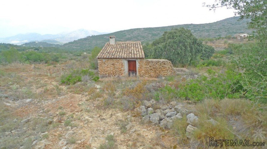 A beautiful flat plot with 360 degree views over the Jalon.. - 4