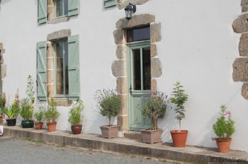 Superb Country Estate, Great Location - 2