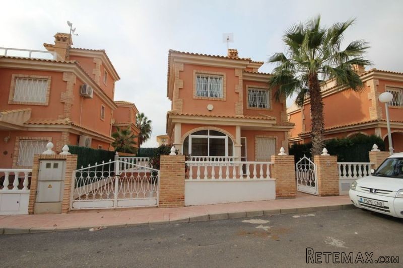3 Bedrooms - Villa - Alicante - For Sale