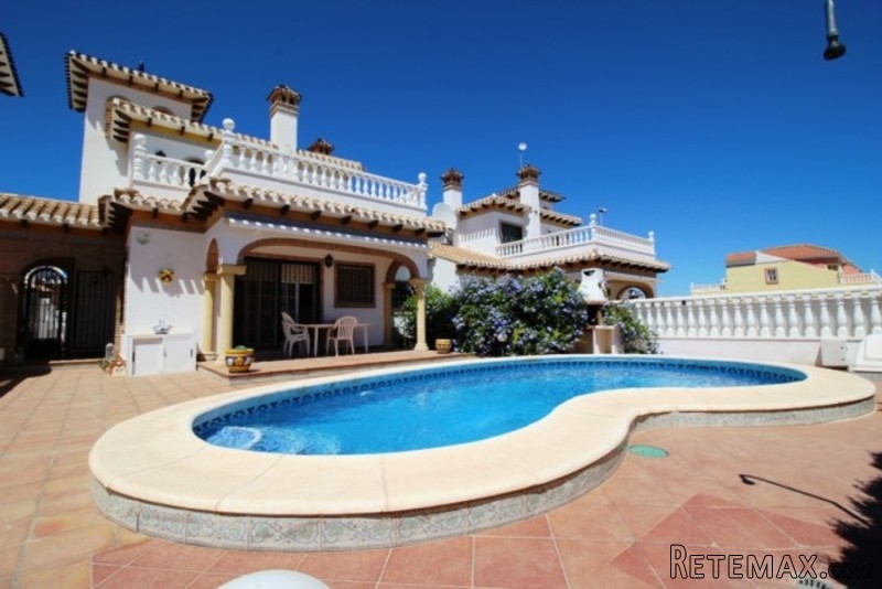 3 Bedrooms - Villa - Alicante - For Sale