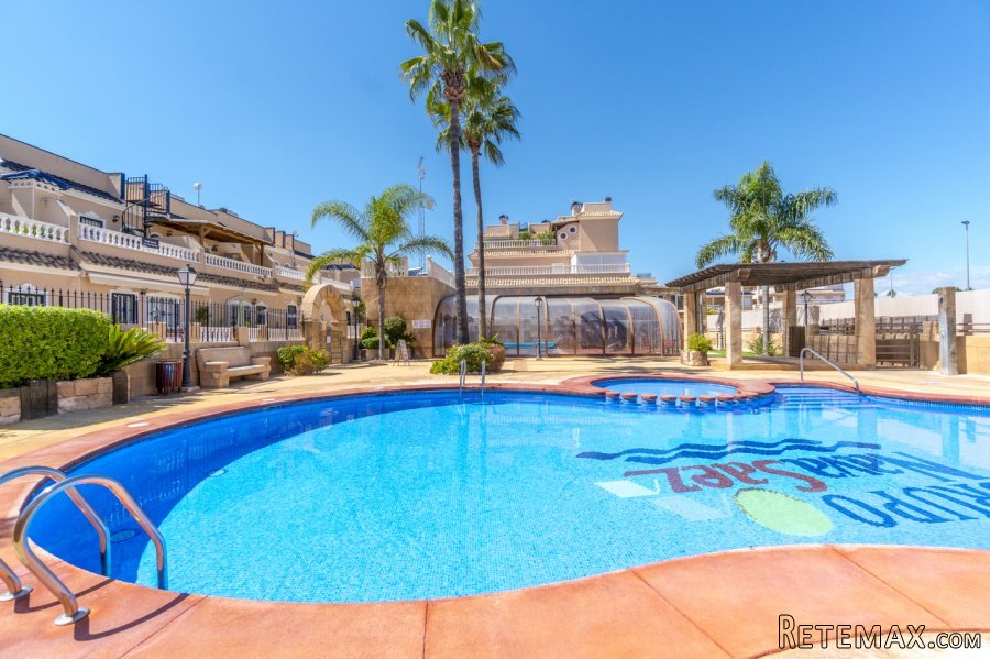 Fantástico adosado ubicado en La Zenia (Orihuela Costa)..