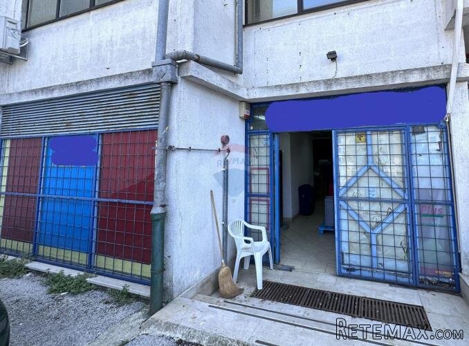 Istra, Pula, poslovni prostor u naselju Stoja