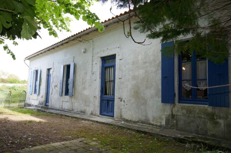 Little House 5 Mins Walking Distance..