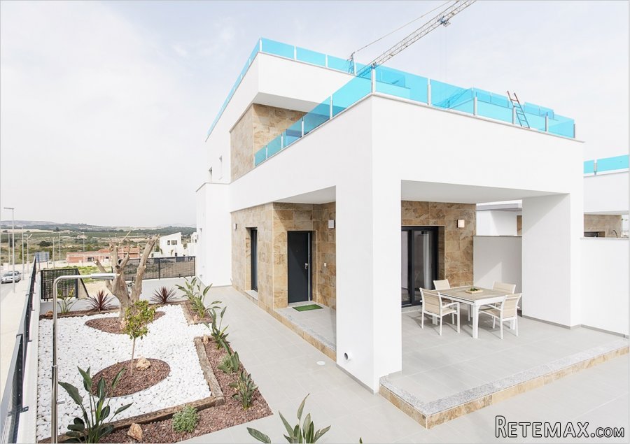 Price includes: private pool, solarium, furniture and white..