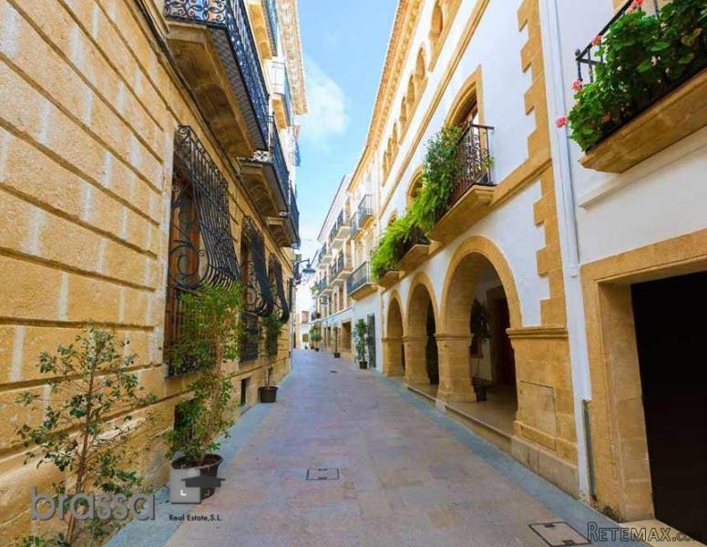 5 Bedrooms - Townhouse - For Sale