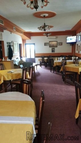 Kuca sa restoranom u Irigu - 11