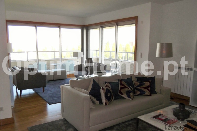 4 Bedrooms Flat For Sale - Lisboa