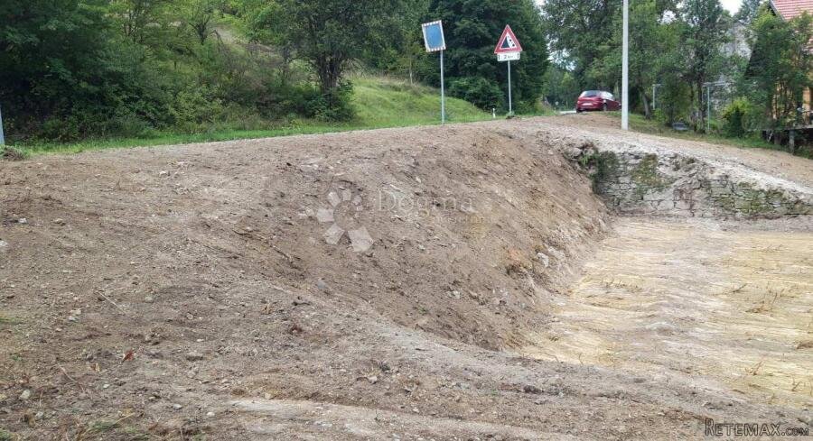 Građevinski teren u Josipdolu, uz cestu za Liku i more - 2