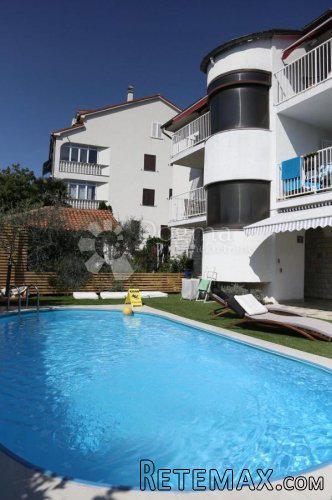 MALINSKA - APARTMANSKA KUĆA S DVA BAZENA - 2