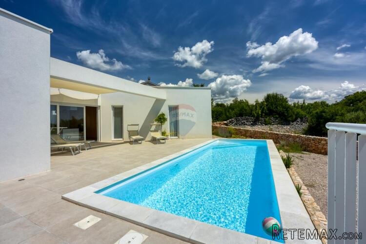 OTOK KRK-GRAD KRK,bliža okolica mode3rna villa na prodaju