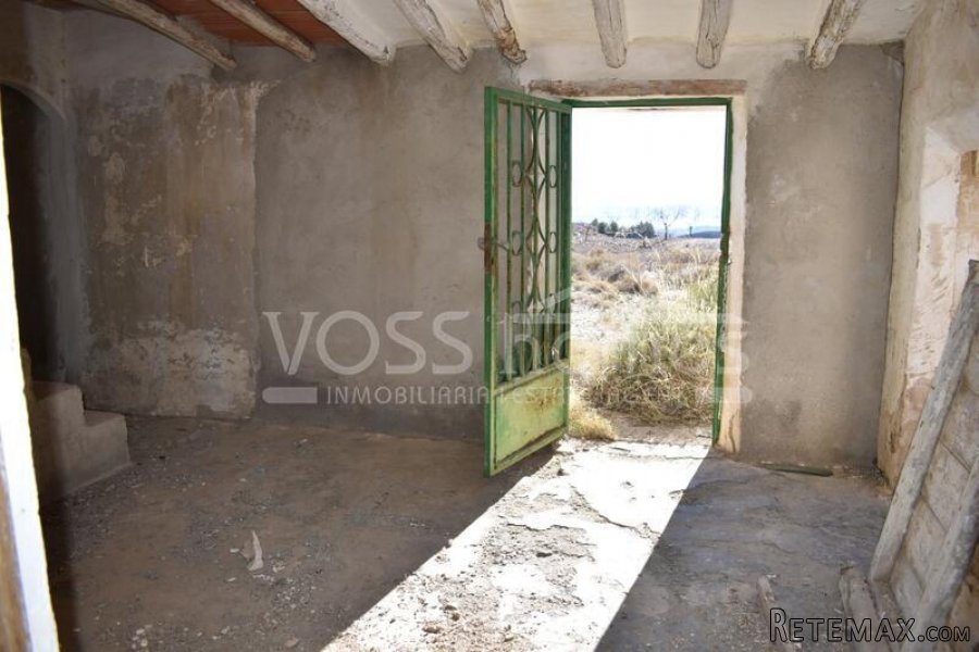 EXCLUSIVE LISTING TO VOSS HOMES. An amazing "Off Grid".. - 13