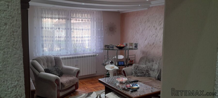 Prodajem dve kuce na jednom placu - 13