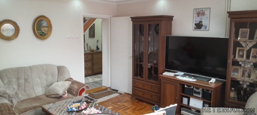Prodajem dve kuce na jednom placu - 14