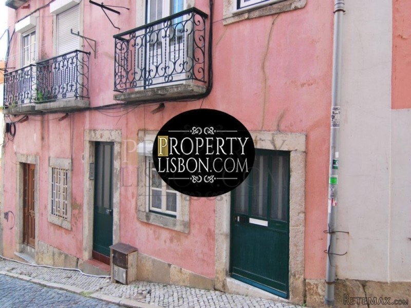 Renovated character 1-bedroom apartment..