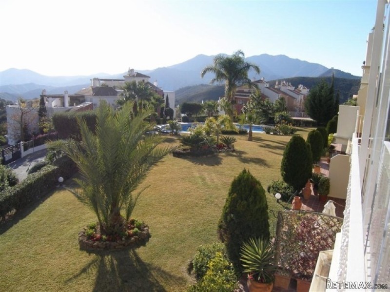2 Bedroom Middle Floor Apartment