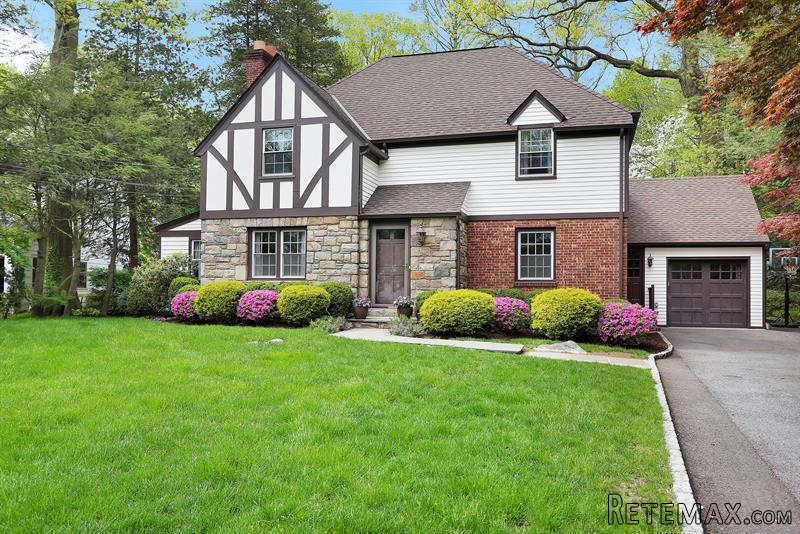 4 bedroom House For Sale: 22 Crescent.. - 2