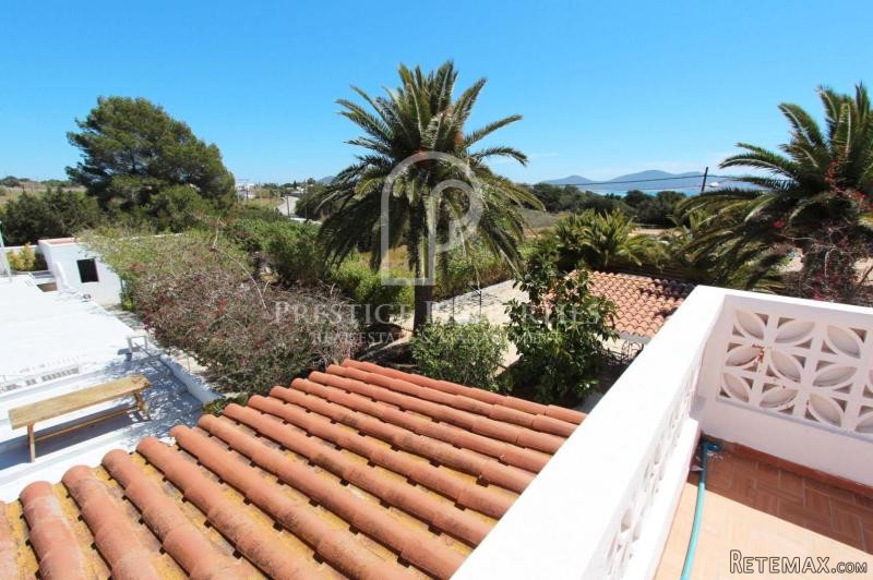 4 bedrooms house about 3 minutes from..