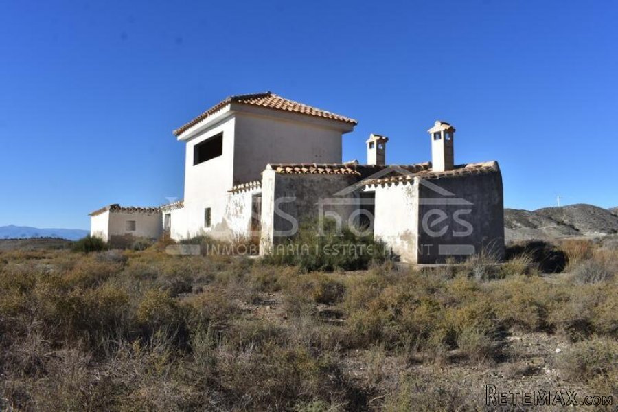 EXCLUSIVE LISTING TO VOSS HOMES. An amazing "Off Grid".. - 17