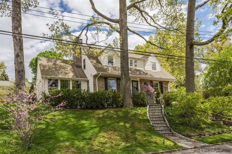 4 bedroom House For Sale: 122 Millard..