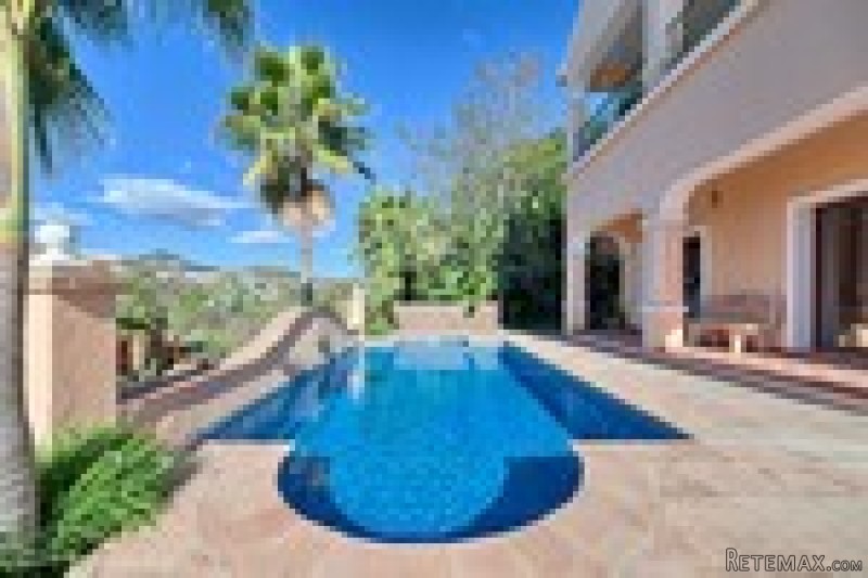 4 Bedrooms - Villa - Malaga - For Sale