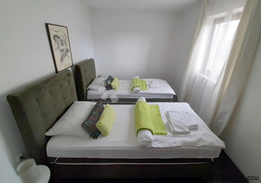 MALINSKA - APARTMANSKA KUĆA S DVA BAZENA - 9