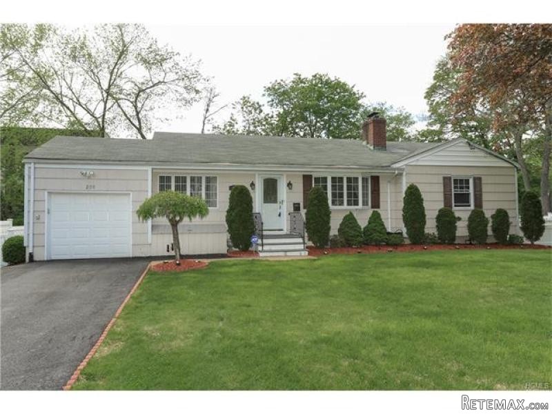 3 bedroom House For Sale: 209 Elwood..
