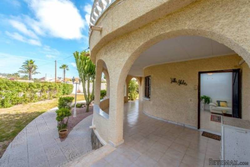 5 Bedroom 2 Bathroom Villa In.. - 2