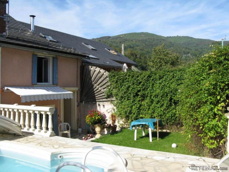 Village House With Garden Swimming Pool..
