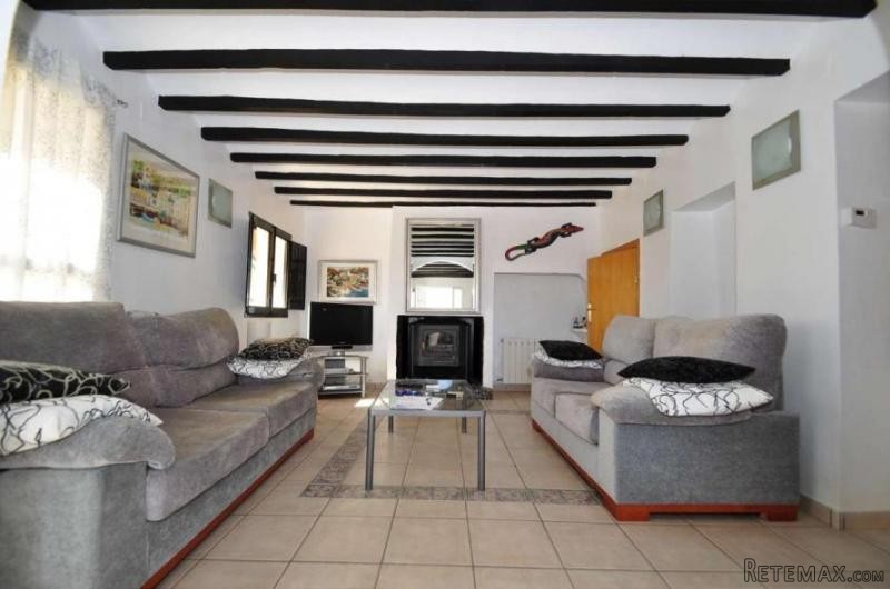 3 bedroom country house...walking.. - 2