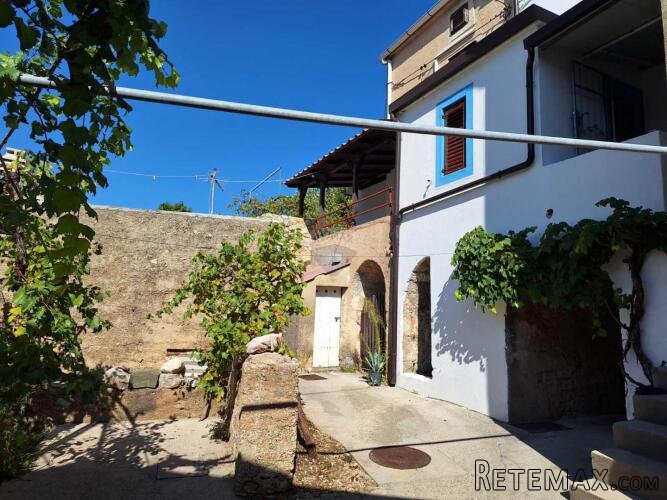 Draga Bašćanska - kuća u nizu 77,4m2, okućnica 29m2 - 2