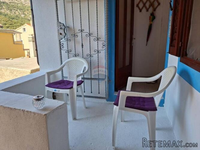 Draga Bašćanska - kuća u nizu 77,4m2, okućnica 29m2 - 3