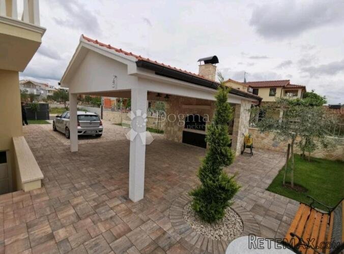 Kuća s 3 apartmana u mirnom dijelu Vodica! - 3