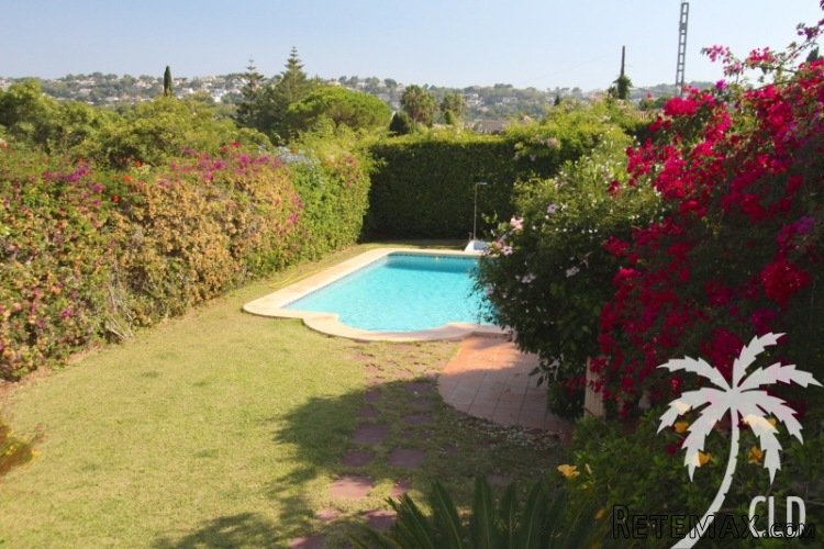 Villa with sea views in the sought after urbanization El.. - 3