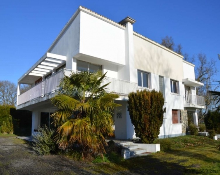 Art-deco style house in small hamlet..