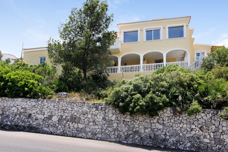 Beautiful house with panoramic views in..