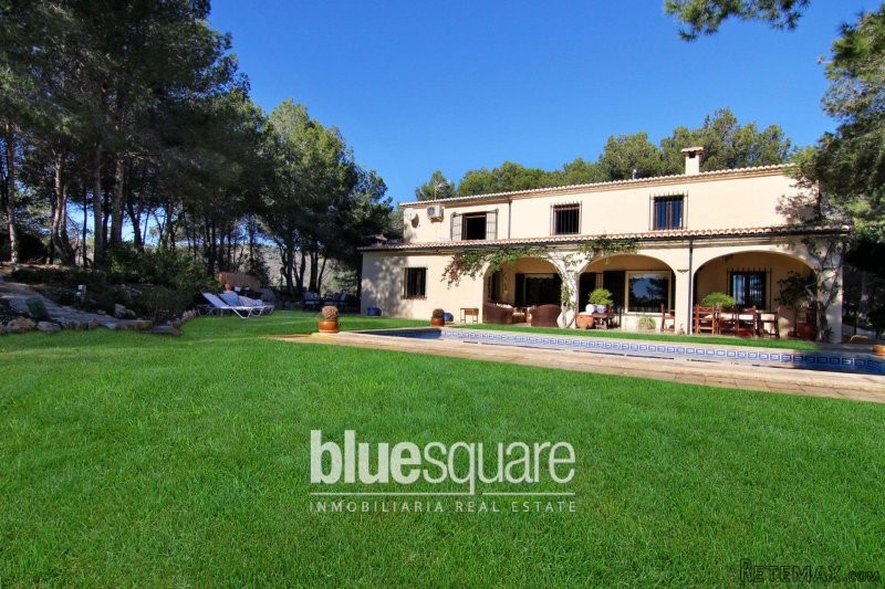 Beautiful villa in a tranquil setting..