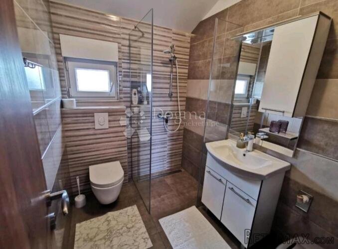 Kuća s 3 apartmana u mirnom dijelu Vodica! - 8